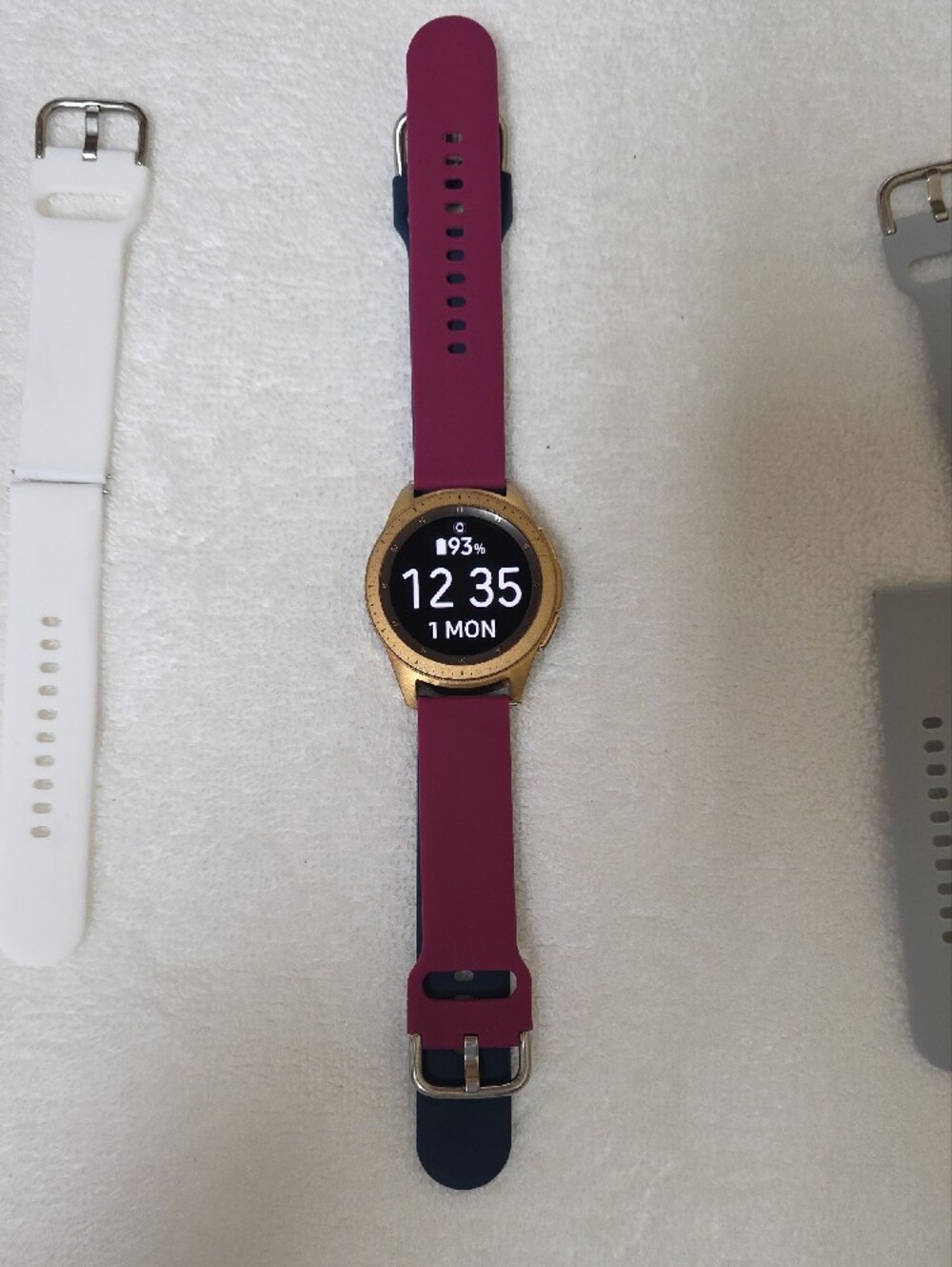 SamsungSmartwatch with Navy Band and Six Interchangeable Silicone Straps/Charger - Picture 4 of 16